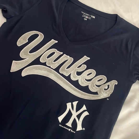 New York Yankees -Navy & Silver sequin Ladies V-Neck, New Era, MLB Baseball - Picture 2 of 16